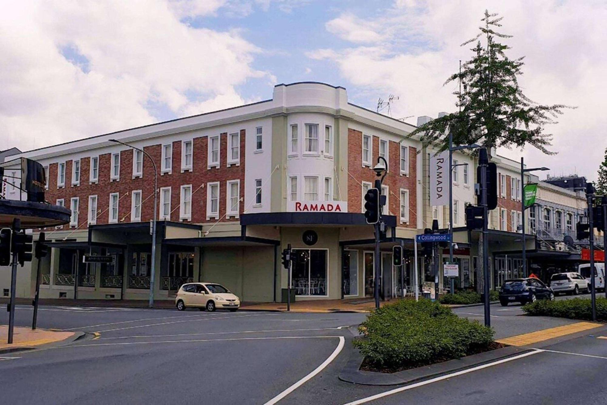Ramada By Wyndham, Hamilton City Center エクステリア 写真