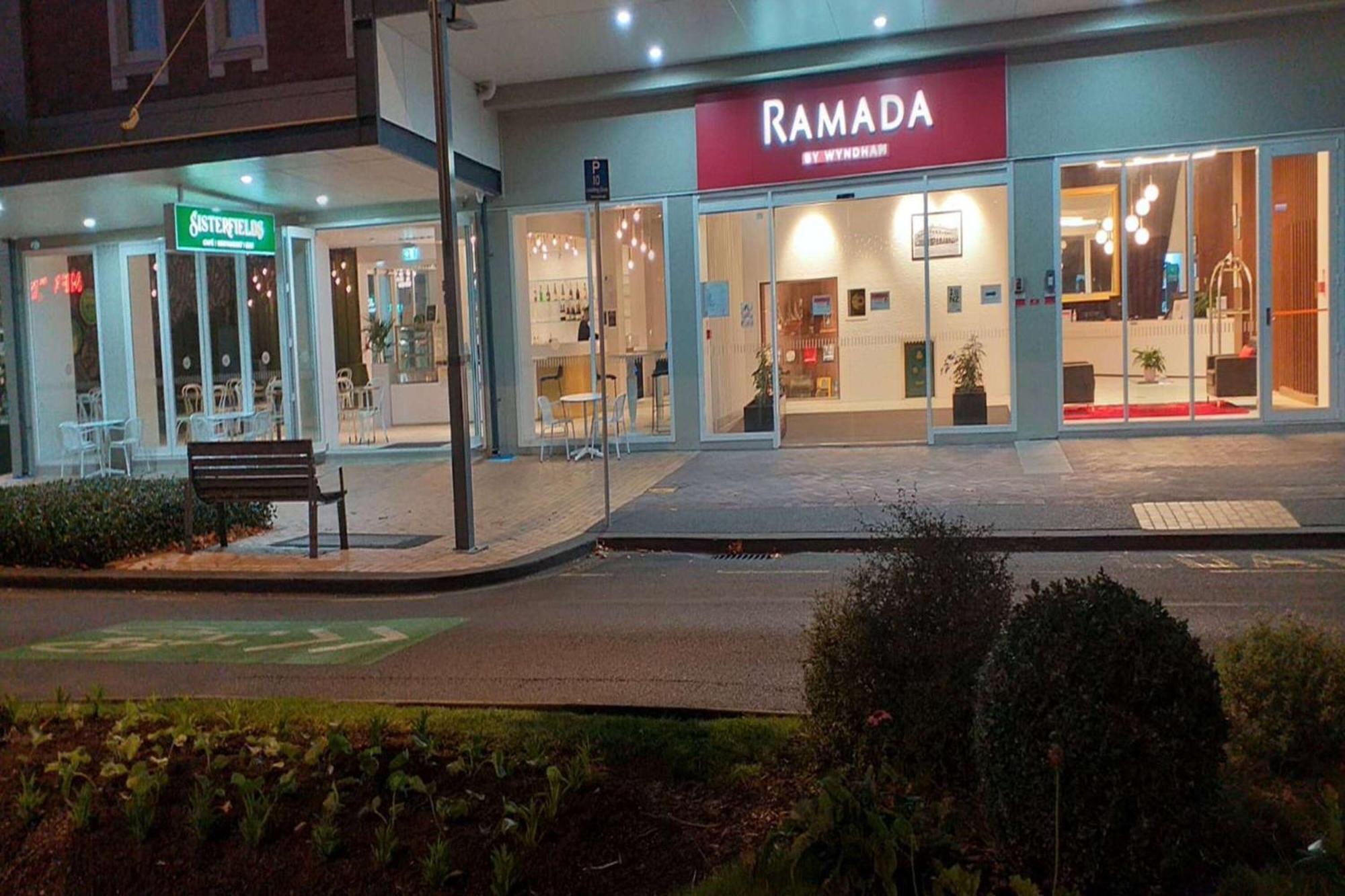 Ramada By Wyndham, Hamilton City Center エクステリア 写真