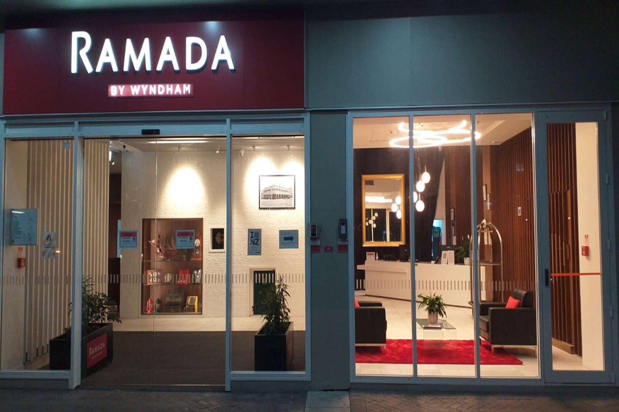 Ramada By Wyndham, Hamilton City Center エクステリア 写真